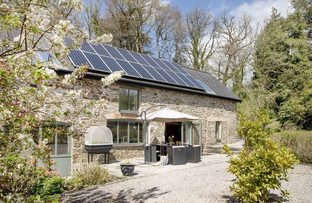 Tucked away in tranquil seclusion sits the delightful Dundridge Barn