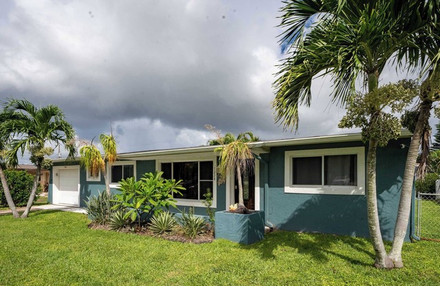 Turtle Nest 3br with hot tub, great park, beach!
