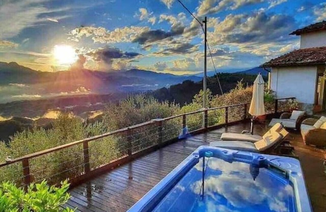 Tuscany, amazing view, private jacuuzi