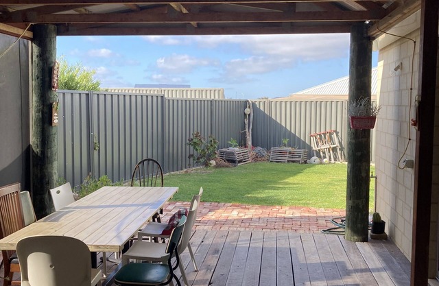 Twenty four Worthington @ GH - 4 minute walk to the beach!