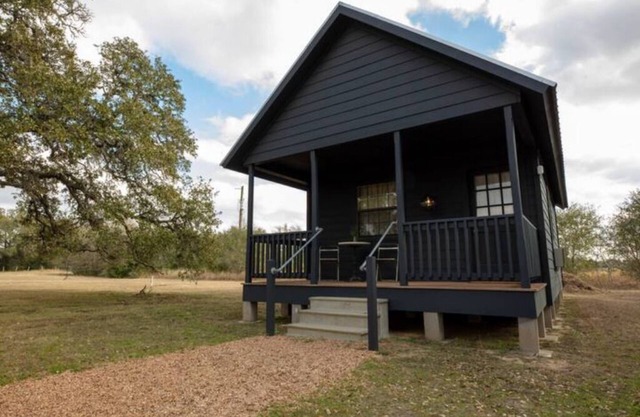 Twin Cabin II @ Oakbones Round Top