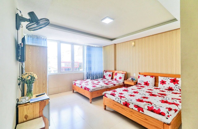 Twin Room 302 Charming hotel in pleasant Đà Lạt with WiFi