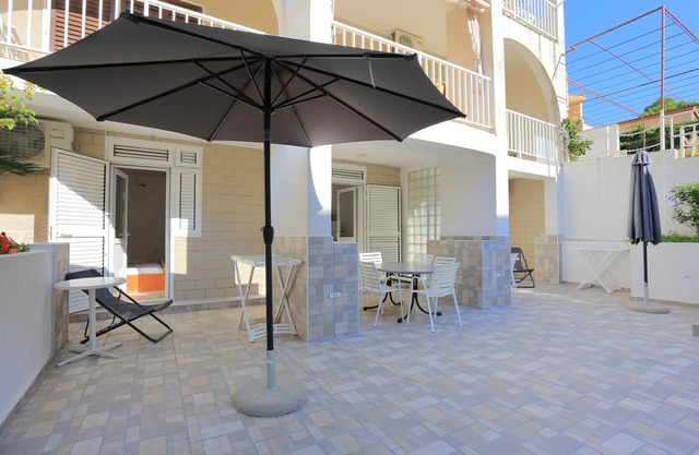 Two bedroom apartment with terrace Baška Voda, Makarska (A-2756-a)