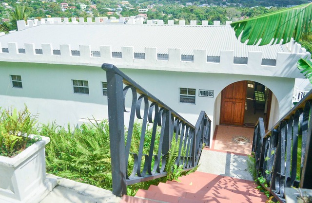 Two bedroom apartment 10 minutes from Rodney Bay and Castries