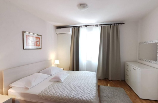 Two bedroom apartment with terrace Makarska (A-6767-b)