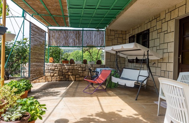 Two bedroom apartment with terrace Sumartin, Brač (A-764-a)