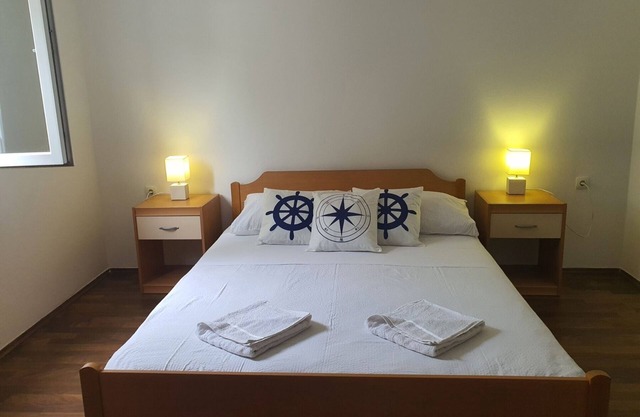 Two bedroom apartment near beach Cove Pještata, Pelješac (A-10210-b)
