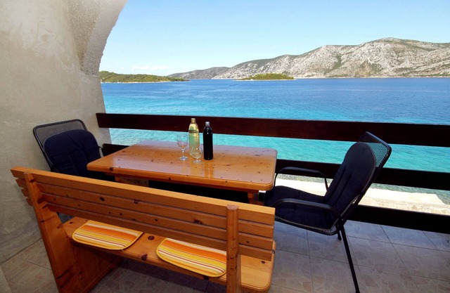 Two bedroom apartment near beach Kneža, Korčula (A-9166-b)