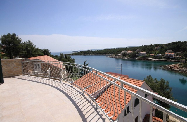 Two bedroom apartment near beach Basina, Hvar (A-8754-a)