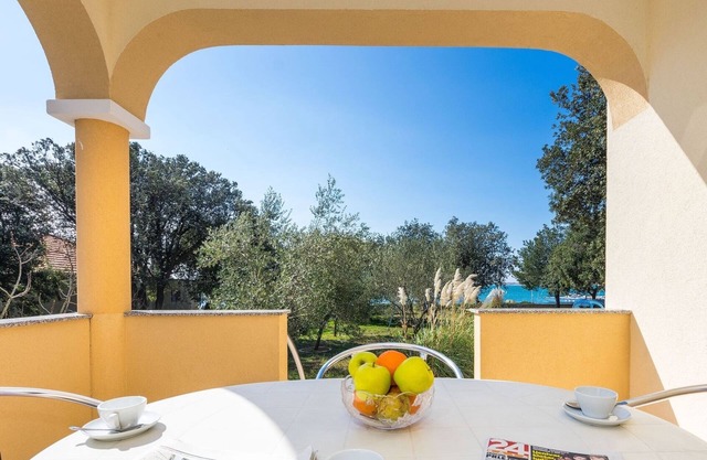 Two bedroom apartment near beach Vrsi - Mulo, Zadar (A-5951-b)