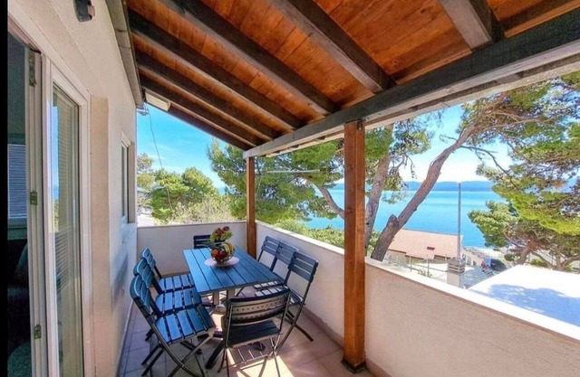 Two bedroom apartment with terrace and sea view Medići, Omiš (A-23741-a)
