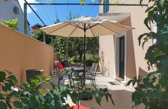 Two bedroom apartment with terrace and sea view Mirca, Brač (A-2854-a)