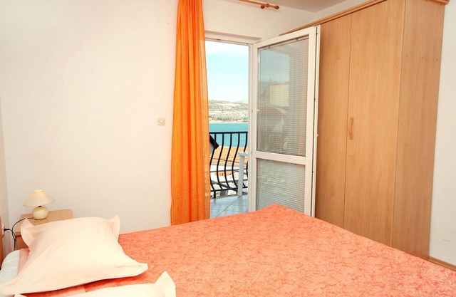 Two bedroom apartment with balcony and sea view Mastrinka, Čiovo (A-4836-b)