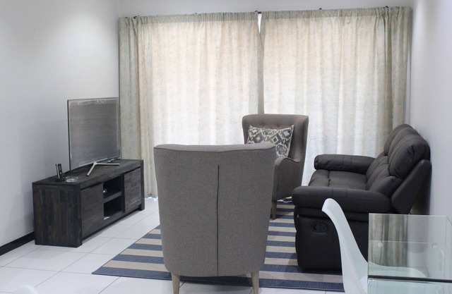 Two bedroom ground floor condo unit with private garden, 5 min from Monte Casino