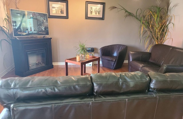 Two Bedroom home nestled in a quite Orleans neighborhood. 12 minutes to downtown