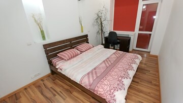 Two bedrooms. Luxery. 5 Darvina St. Centre of Kiev in Kyiv