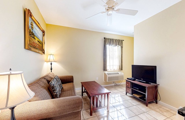 Two Neighboring Suites, Each w/WiFi, Two TVs, and Central AC - Near Acadia