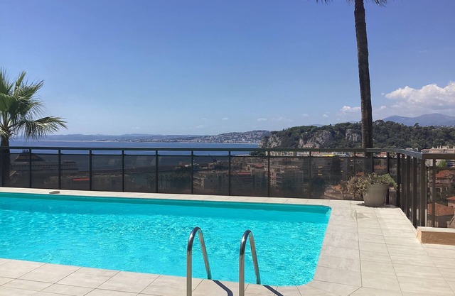 Two rooms with panoramic view on the sea, air conditioned, free parking