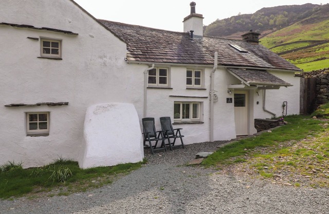 TWO SIDE HOUSE FARM, family friendly, with open fire in Langdale