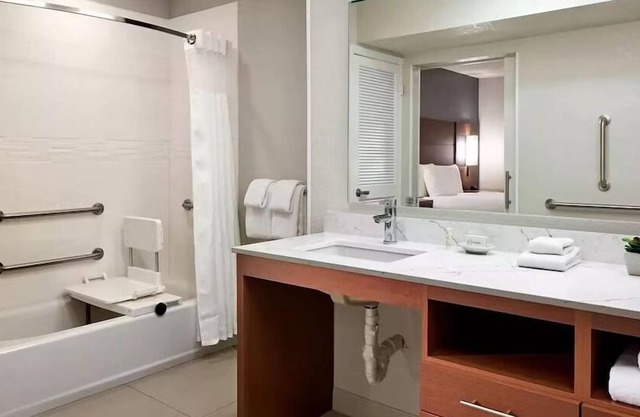 Two-Story Loft - Sleeps 6 - No Cleaning Fee suite 2