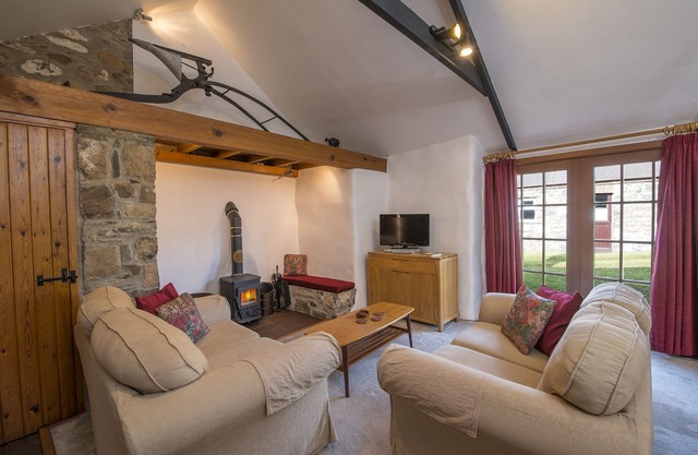 Ty Uchaf Cottage, Holiday Cottage Pwll Deri, Strumble Head, Sleeps 5, 2 bedrooms, bathrooms
