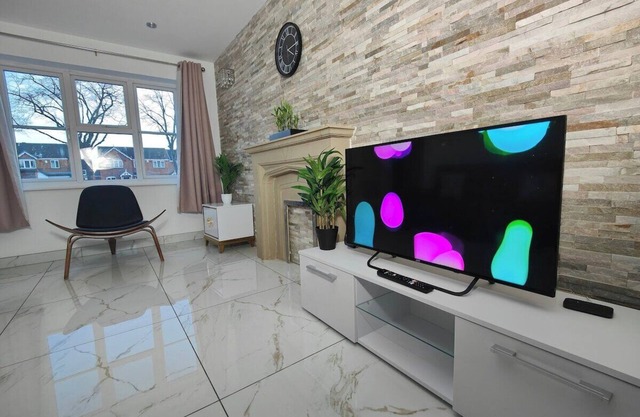 Tyburn House, Birmingham B24 with FREE Parking and FREE WiFi