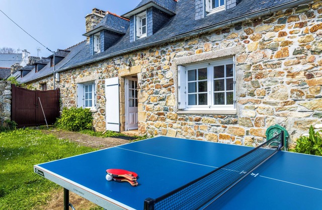 Typical 8 pers house, the beach on foot