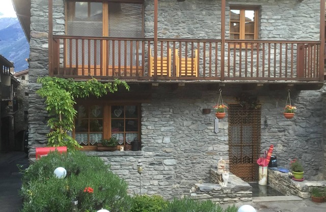 Tzambra de Jean, warm and welcoming apartment