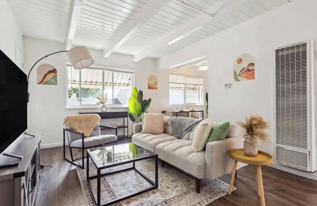 UC Proximity - Cozy City Stay - Free Parking Spot