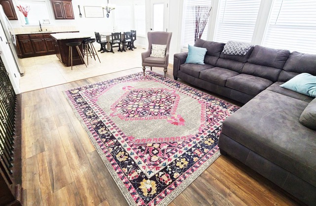 Ultimate Family and Friend Home 5 br 3 ba - 14+ Guests - HUGE TV!