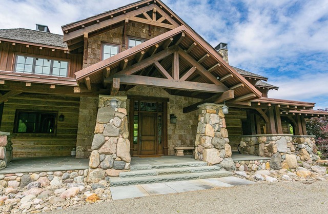 Ultimate Luxury Lodge on Keuka Lake - minutes to golfing, shopping, dining