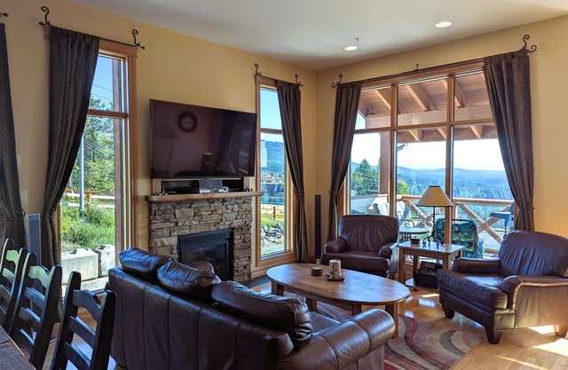 Ultimate Slope-Side Stay Ski-In/Out Hot Tub Stunning Mountain Views