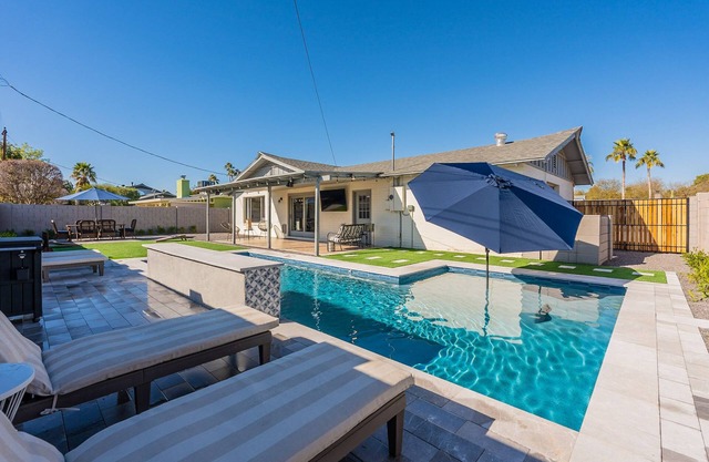 Unbeatable Scottsdale location mins from all the shops, bars & best restaurants!