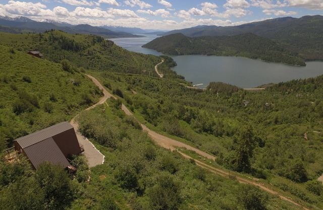 Unbelievably Scenic Mountainside Cabin