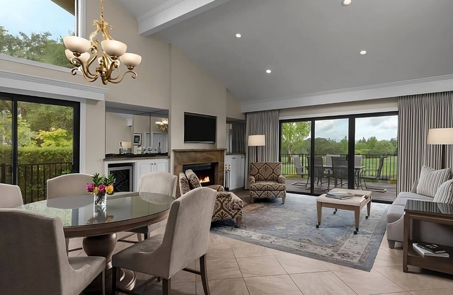 Unforgettable Napa Vacation! 2 Spacious Suites w/Full Kitchen, Outdoor Pool!