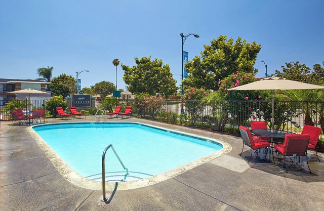 Unforgettable Stay w/Outdoor Pool, Near Attractions, Steps to Disney!
