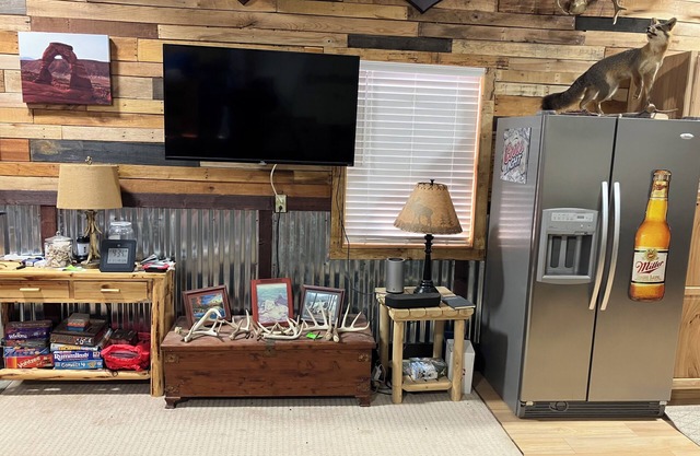 Unique 2000 sq. foot Pole Barn Edinboro/Albion/Elk Creek Township HVAC, WiFi