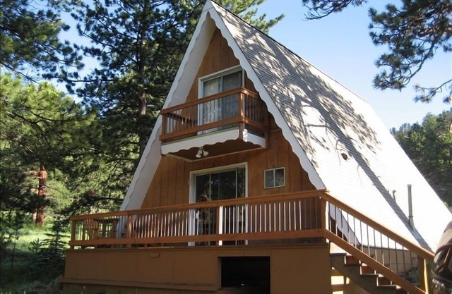 Unique A-Frame! Just 1.5 mi to Estes & RMNP entrance