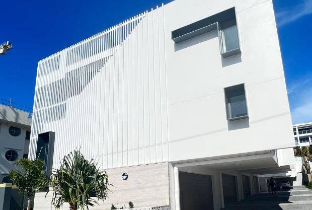 Unique Kirra townhouse