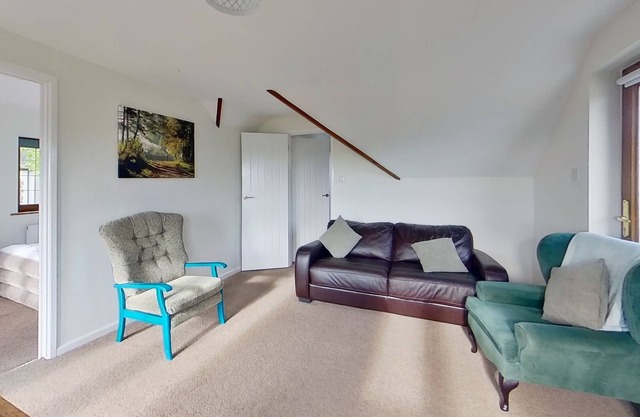 Unique one bedroom guest house with secure parking - stunning views