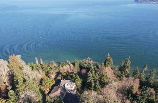 Unique Port Ludlow Home w/3 Decks & Hot Tub!