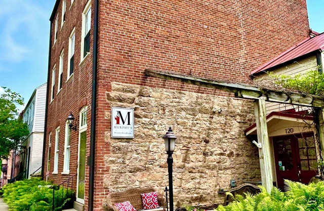 Unique wine cellar suite in the heart of Downtown Hermann!