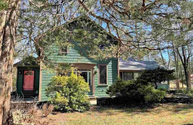 Unique Woodstock House with Swimming Pool - walk to town