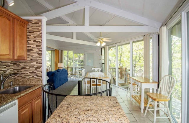 UNIT 8 - TREETOP 2 BEDROOM VILLA