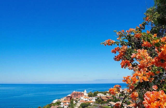 Unit With Private Pool And Sea Views At Hub Of The Village, Biologic Cropland