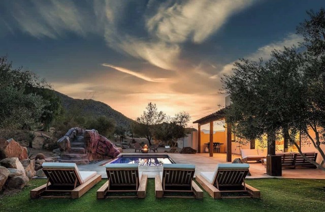 Uno Vida By The Cohost Company