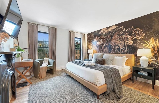 Unwind and relax in this picturesque German Village hideaway. Perfect for small groups!