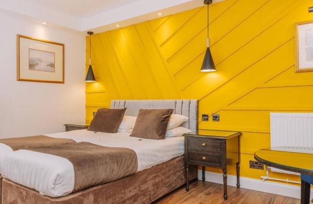 Unwind in Ipswich: Spa, Pool, Gardens & Walkable Waterfront Access