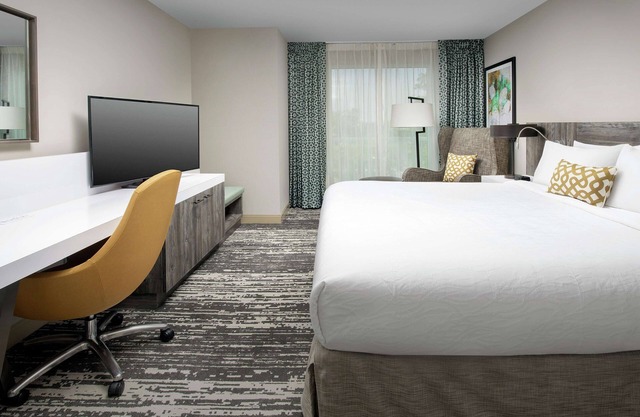 Unwind in Our Haven of Tranquility! Pet-friendly, Outdoor Swimming Pool!