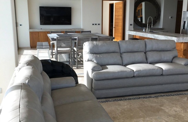 Up to 11 guests - Tessoro at Las Conchas 1201